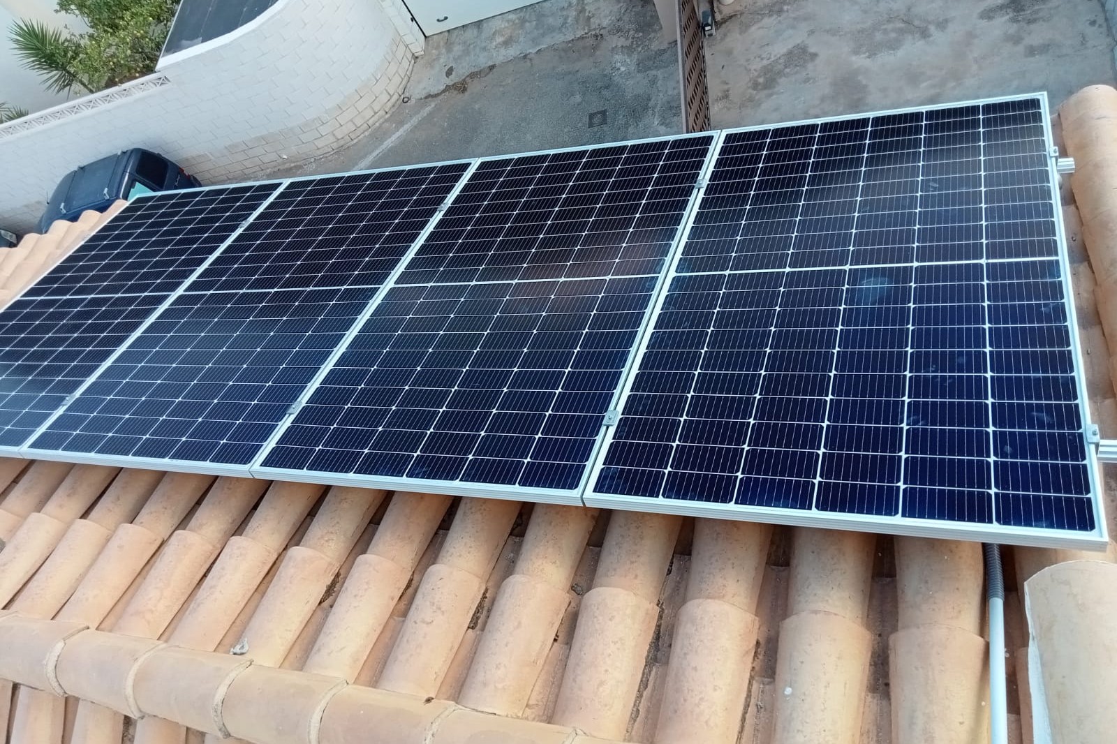 6X 380 wp Zonnepanelen, Denia, Alicante (hybride systeem)