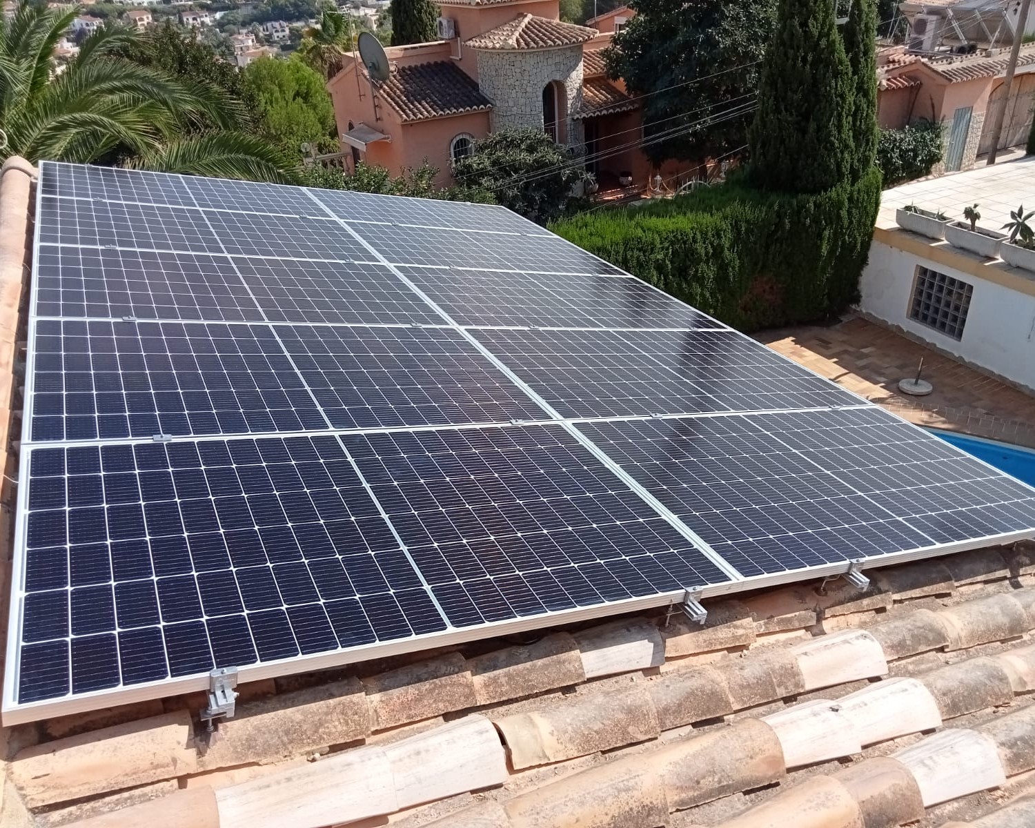 10X 380 wp Paneles Solares, Benissa, Alicante (Sistema híbrido)