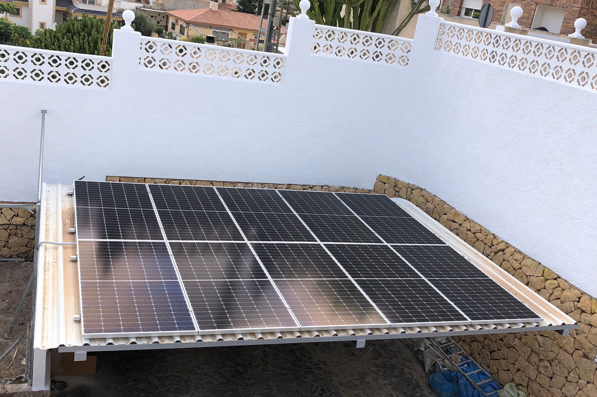 10X 455 wp Zonnepanelen, Alfas del Pi, Alicante (hybride systeem)