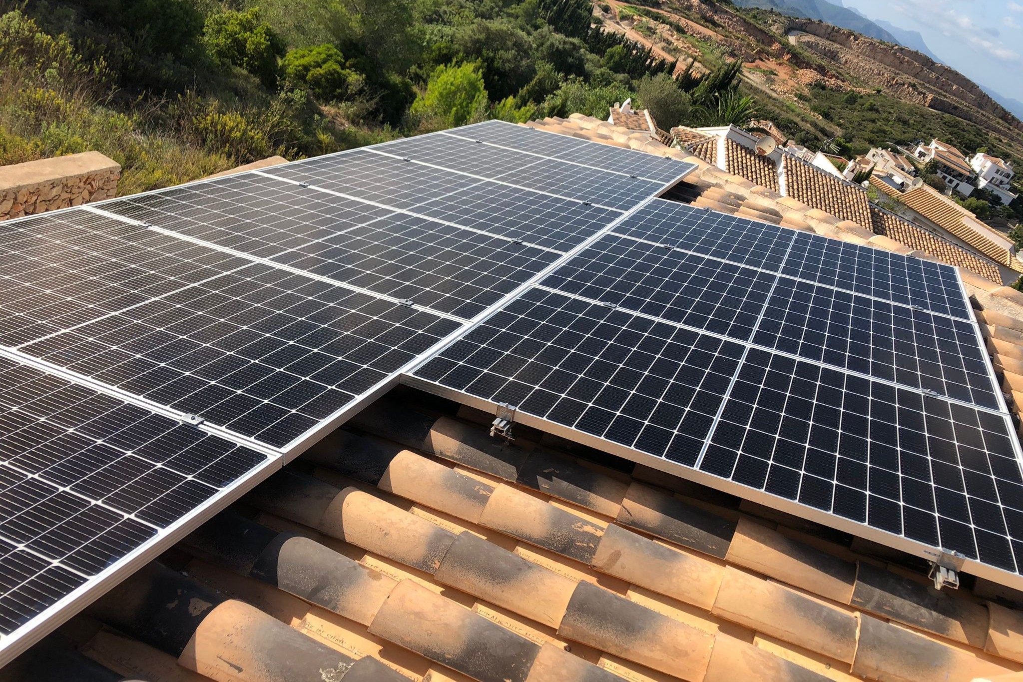 9X 380 wp Paneles Solares, El Ràfol dAlmúnia, Alicante (Sistema híbrido)