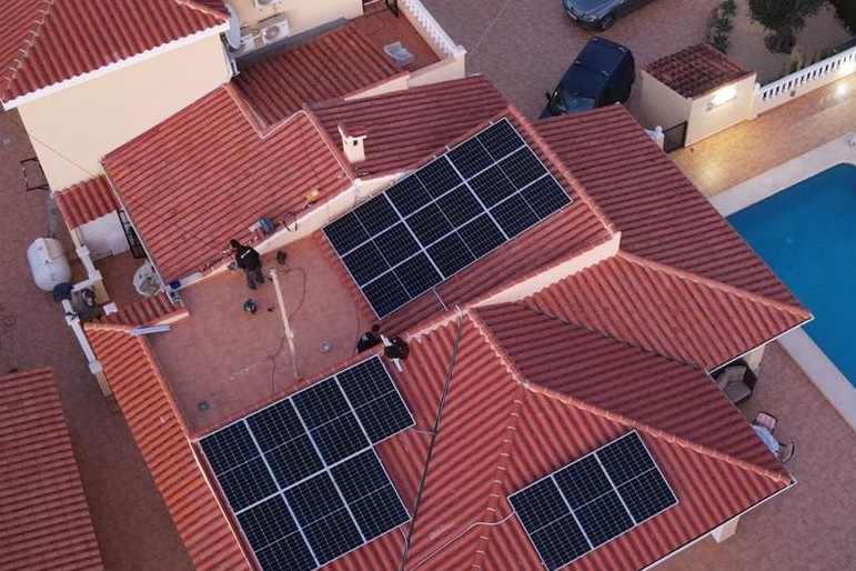 19X 380 wp Solar Panels, l'Alfàs del Pi, Alicante (Hybrid system)