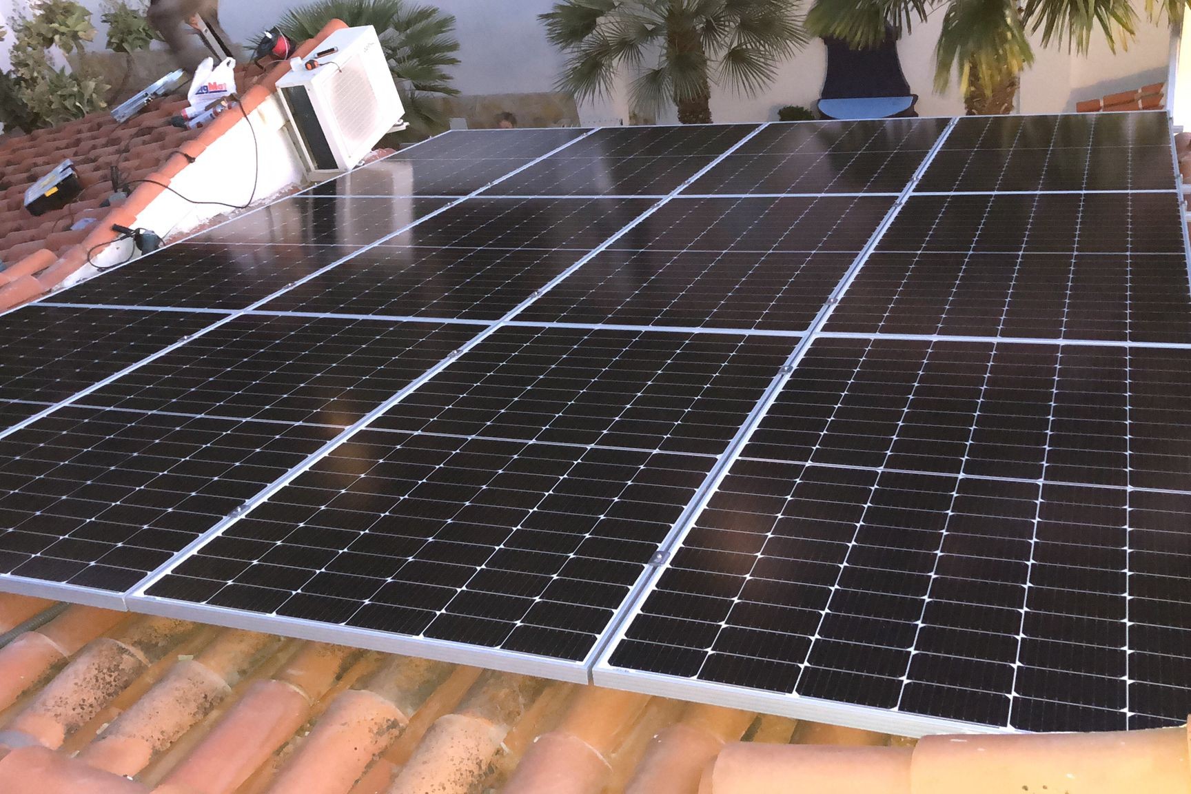 12X 380 wp Solar Panels, Denia, Alicante (Hybrid system)