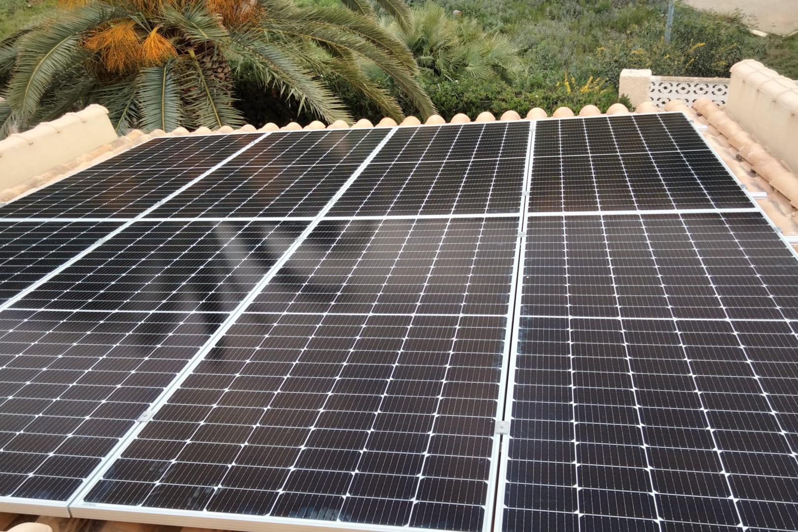 12X 460 wp Paneles Solares, Orihuela Costa, Alicante (Sistema híbrido)