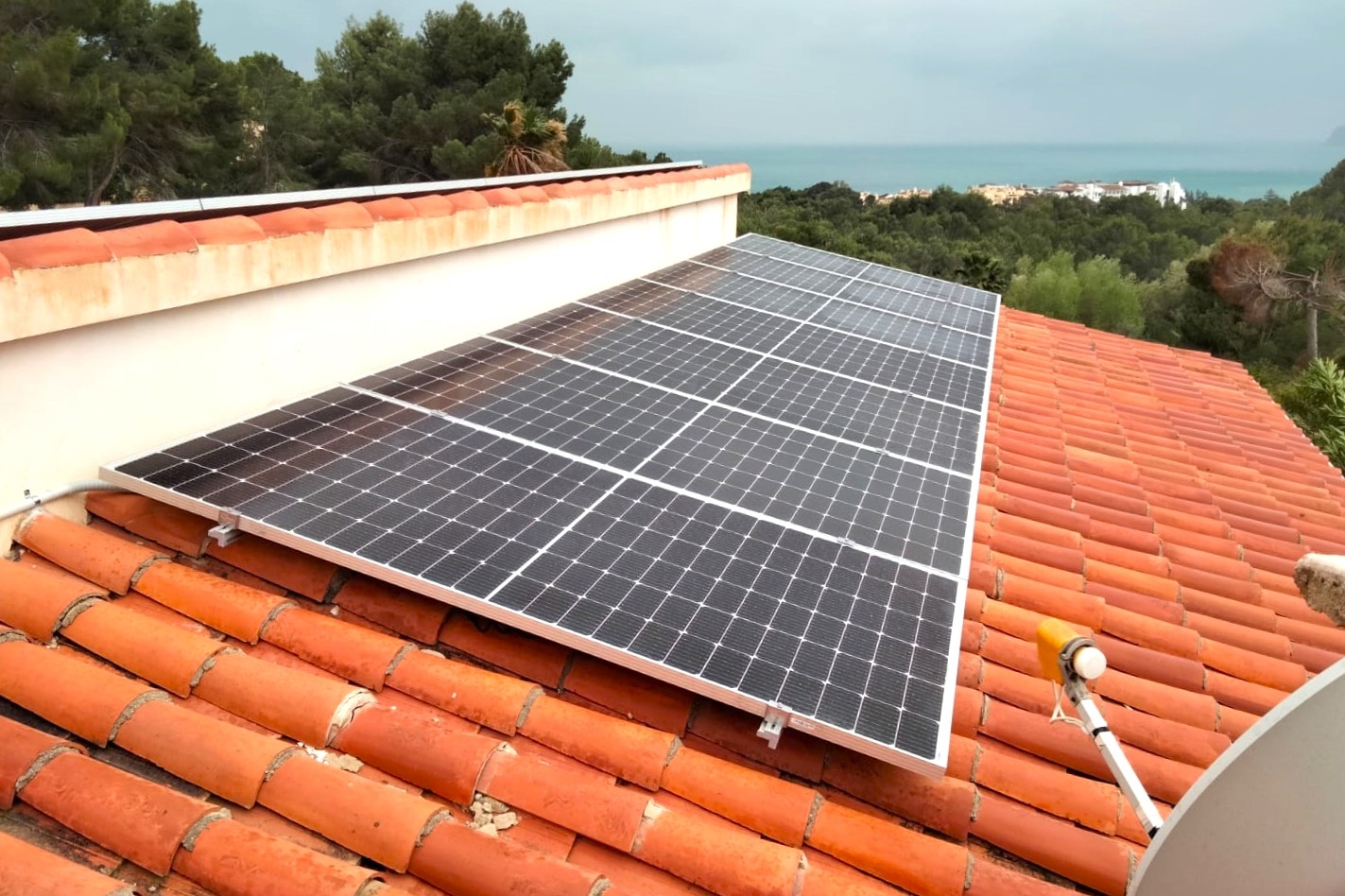 17X 455 wp Solar Panels, Altea, Alicante (Hybrid system)