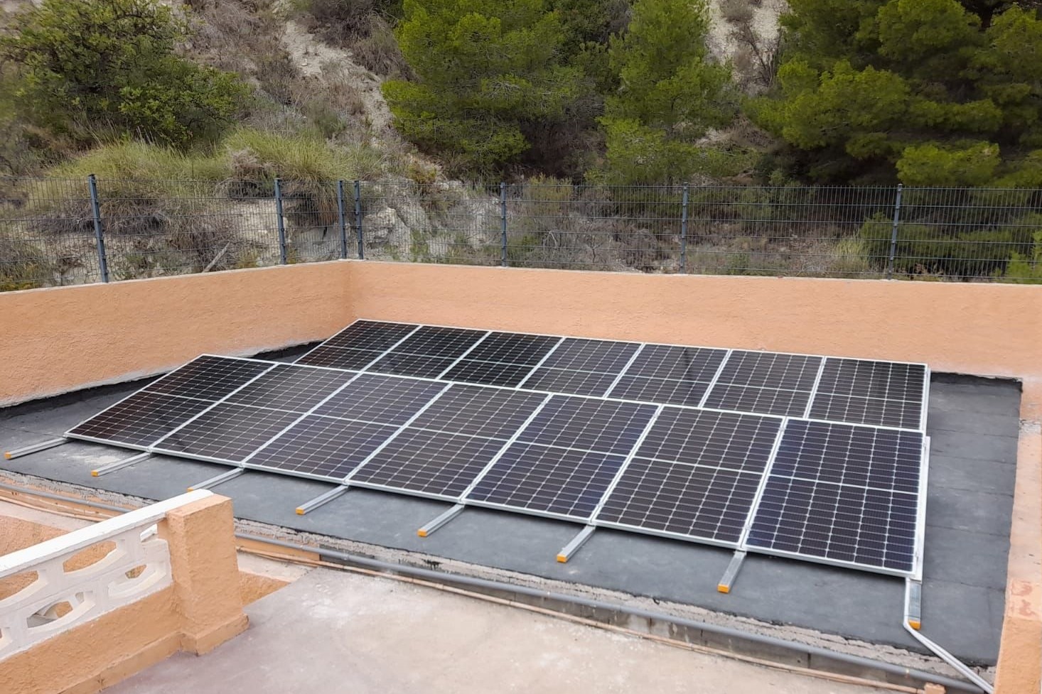 14X 385 wp Paneles Solares, Calpe, Alicante (Sistema híbrido)