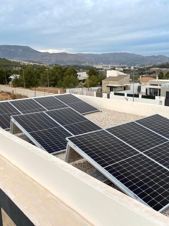 12X 455 wp Solar Panels, Polop, Alicante (Hybrid system)