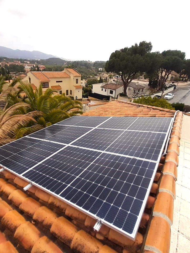 12X 385 wp Solar Panels, L'Alfaz del Pi, Alicante (Hybrid system)