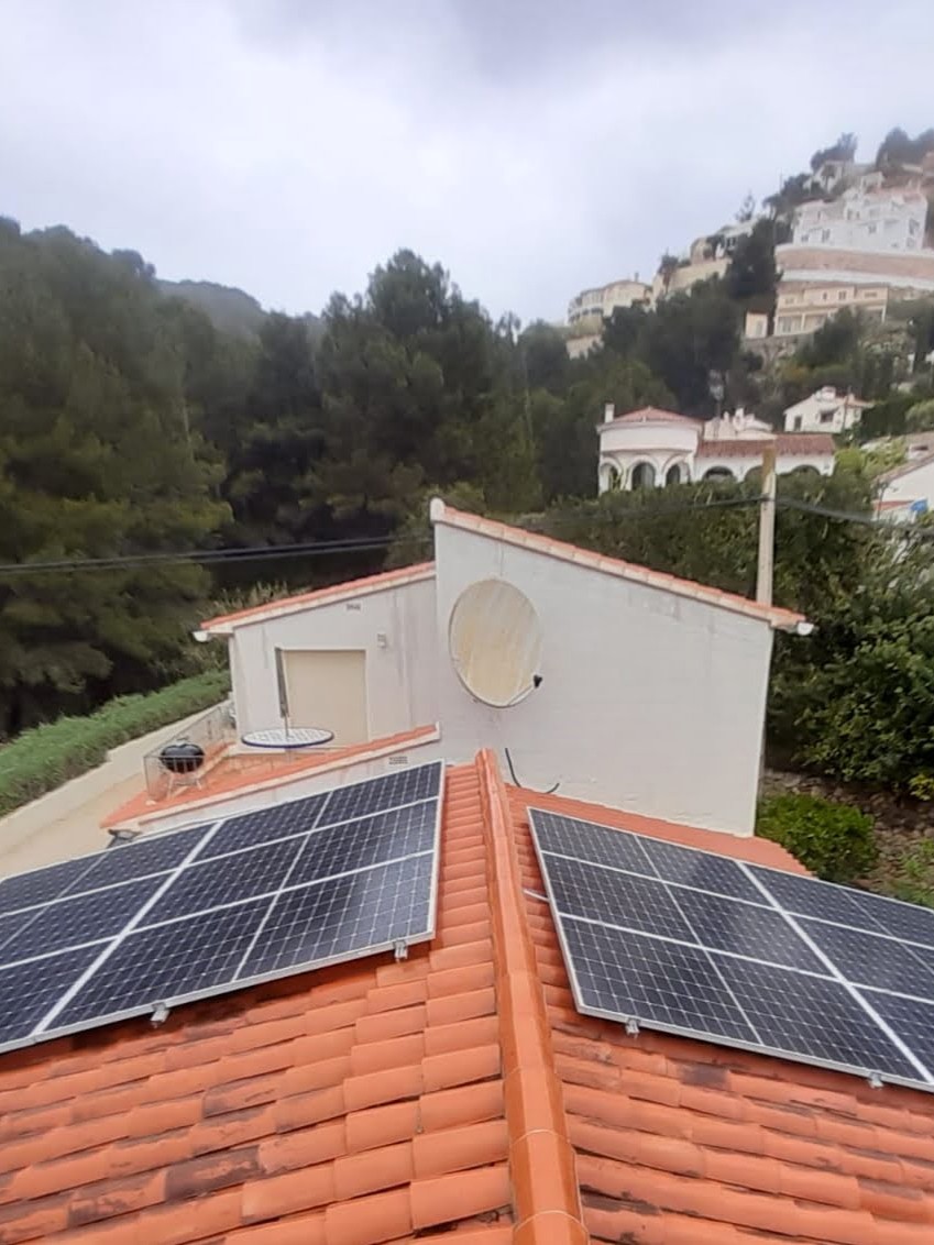 12X 385 wp Zonnepanelen, Benissa, Alicante (Hybride systeem)