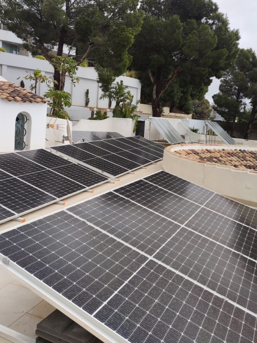 19X 460 wp Paneles Solares, Altea, Alicante (Sistema híbrido)