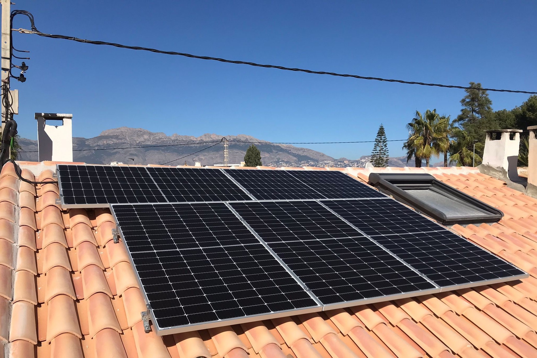 5X 380 wp Zonnepanelen, Alfas del Pi, Alicante (hybride systeem)