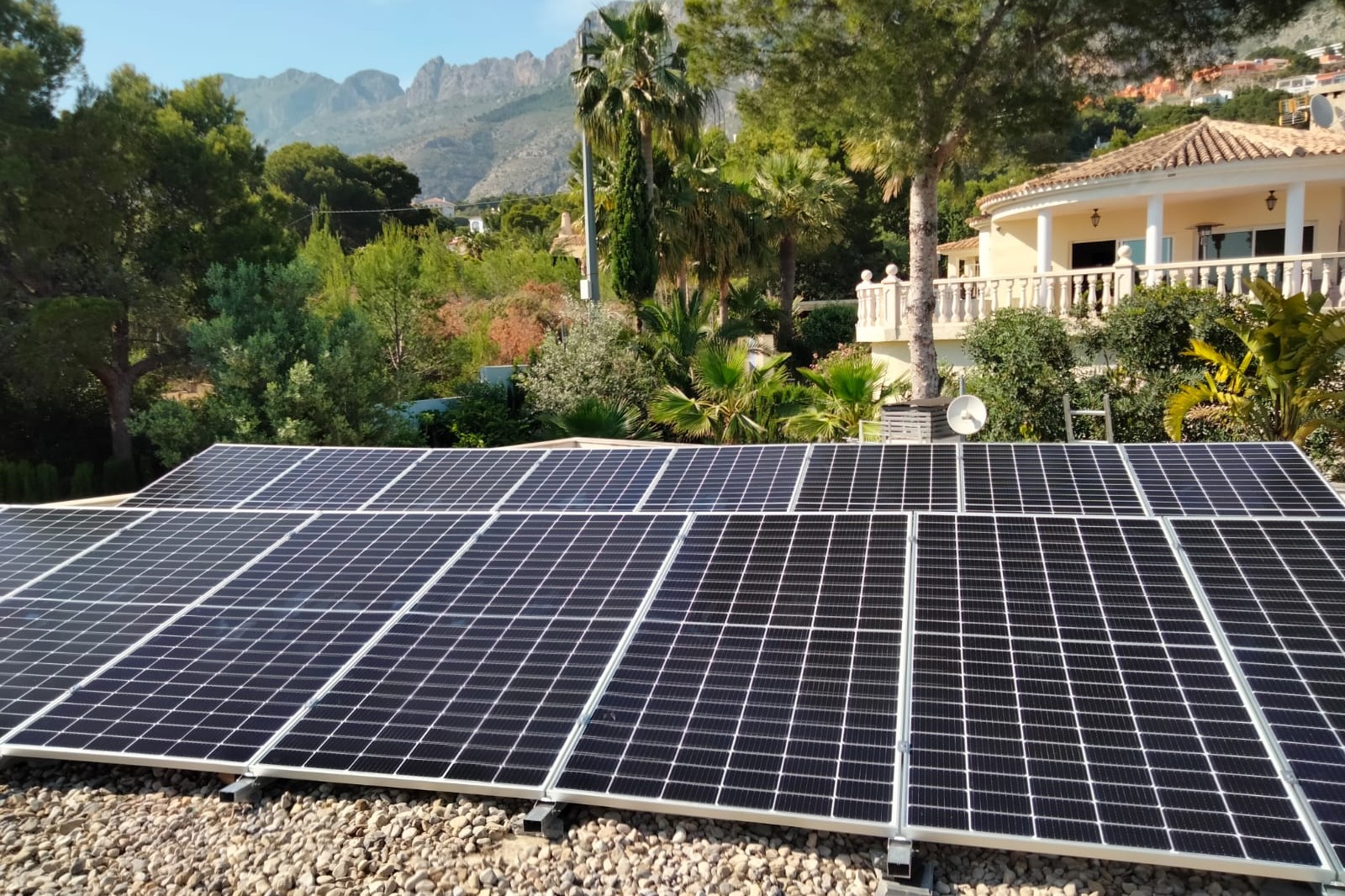 16X 460 wp Paneles Solares, Altea, Alicante (Sistema híbrido)