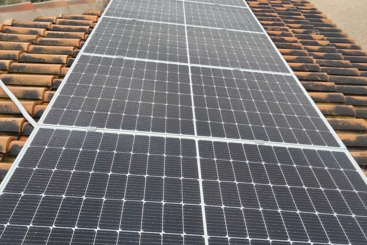 14X 385 wp Zonnepanelen, Albatera, Alicante (Hybride systeem)