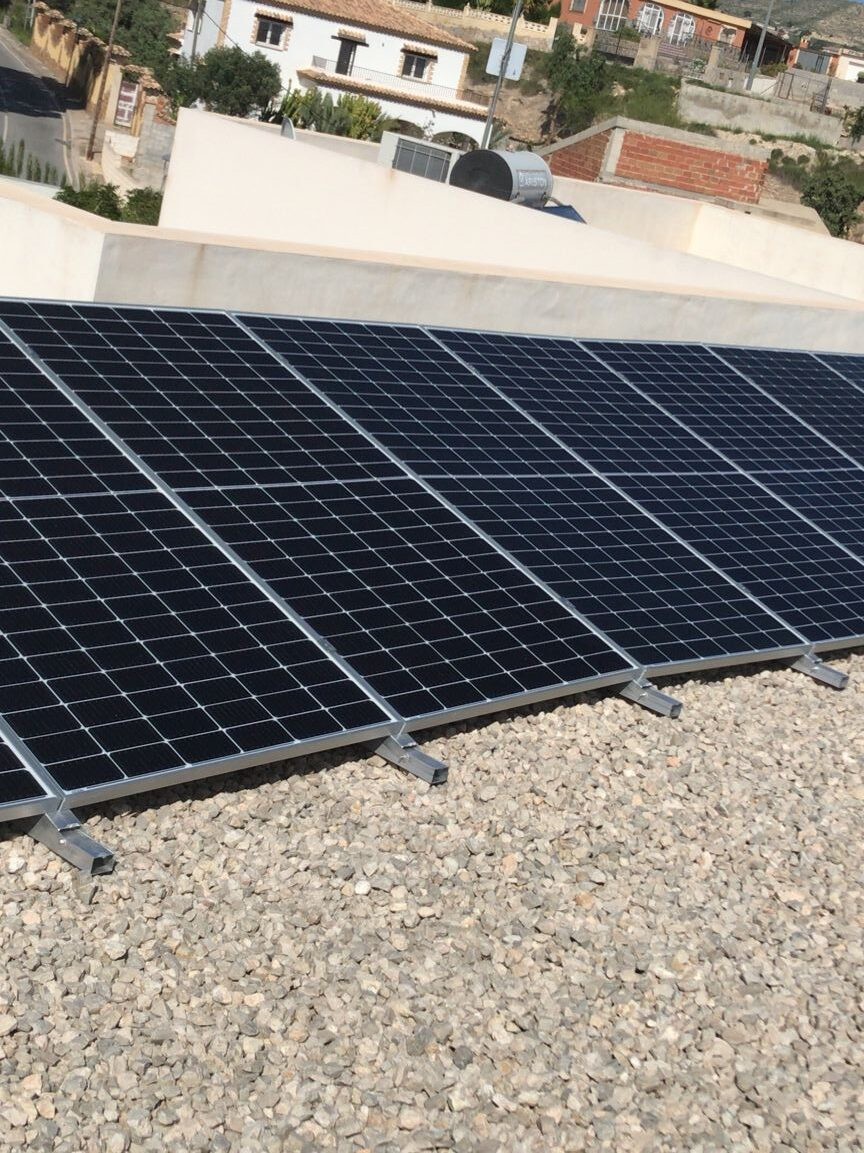 12X 455 wp Paneles Solares, Busot, Alicante (Sistema híbrido)