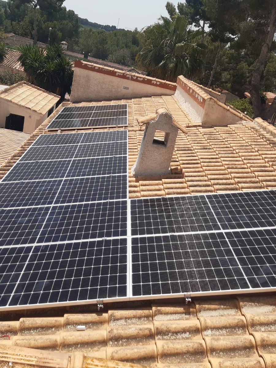 11X 460 wp Zonnepanelen, Pinar de Campoverde, Alicante (hybride systeem)