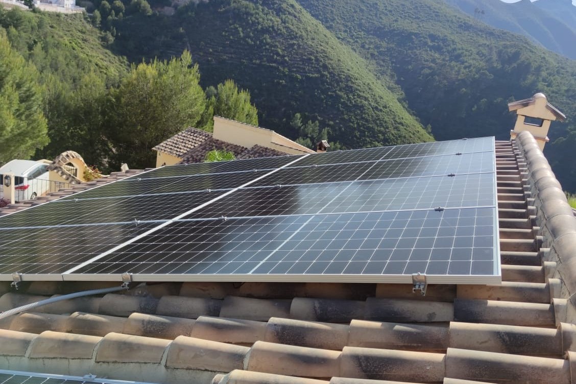 14X 460 wp Zonnepanelen, Ador, Valencia (hybride systeem)