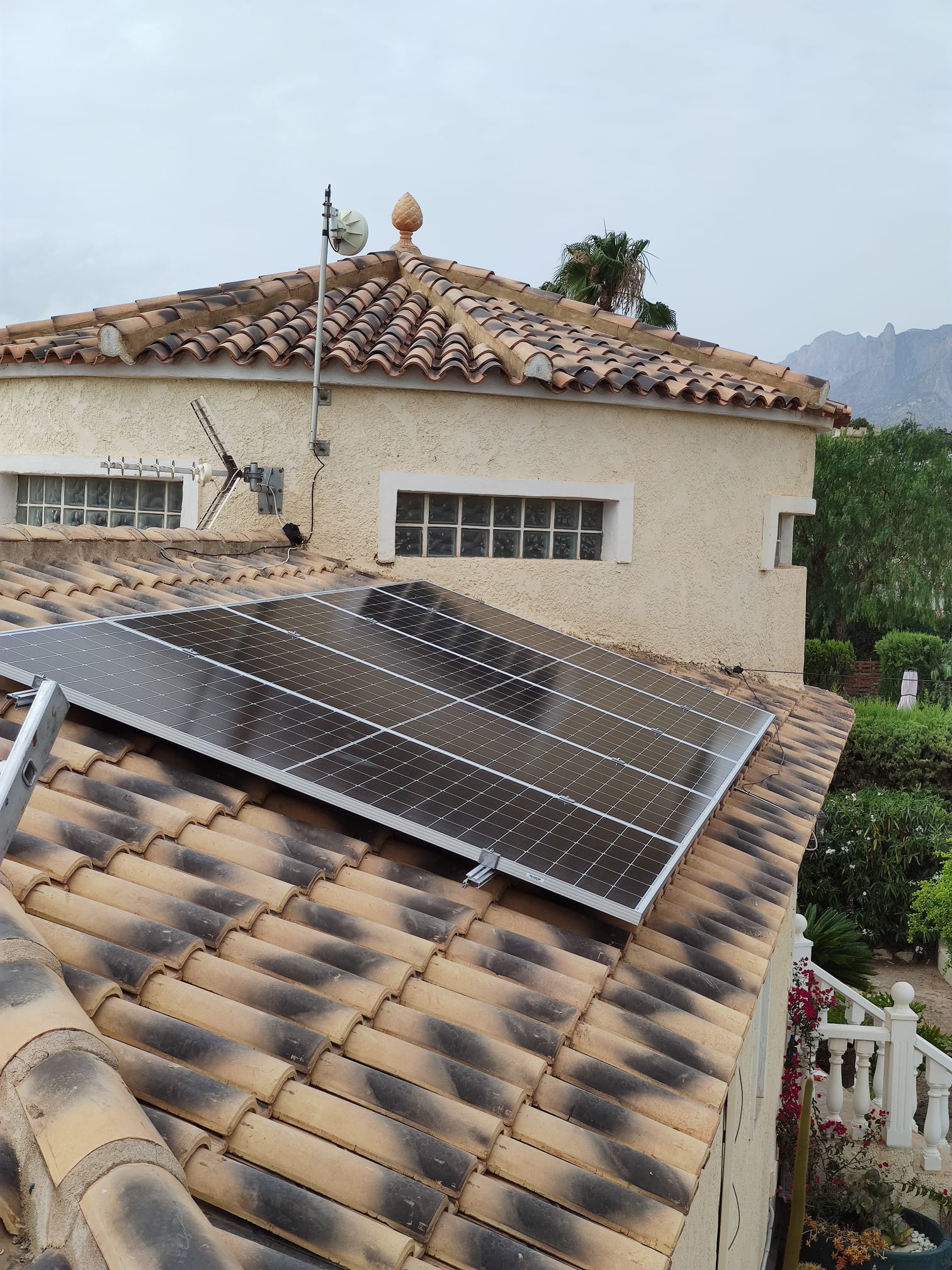 15X 460 wp Zonnepanelen, Busot, Alicante (hybride systeem)