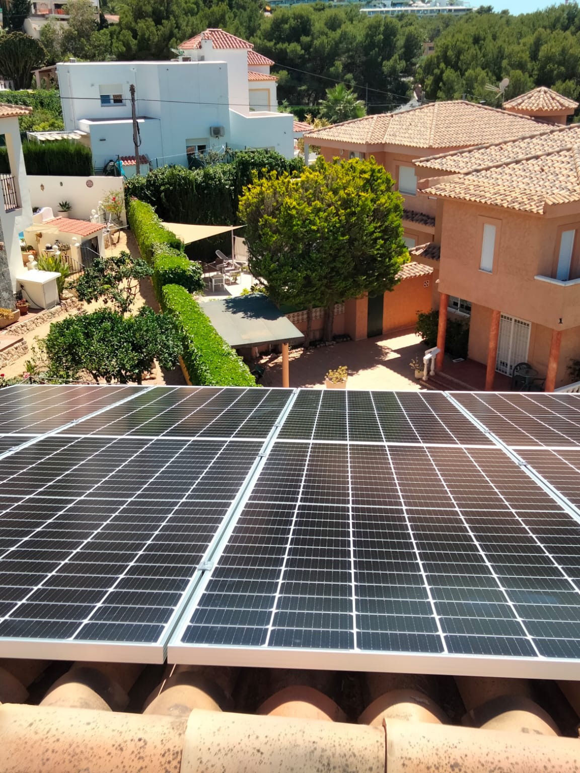 12X 460 wp Zonnepanelen, Alfas del Pi Alicante (hybride systeem)