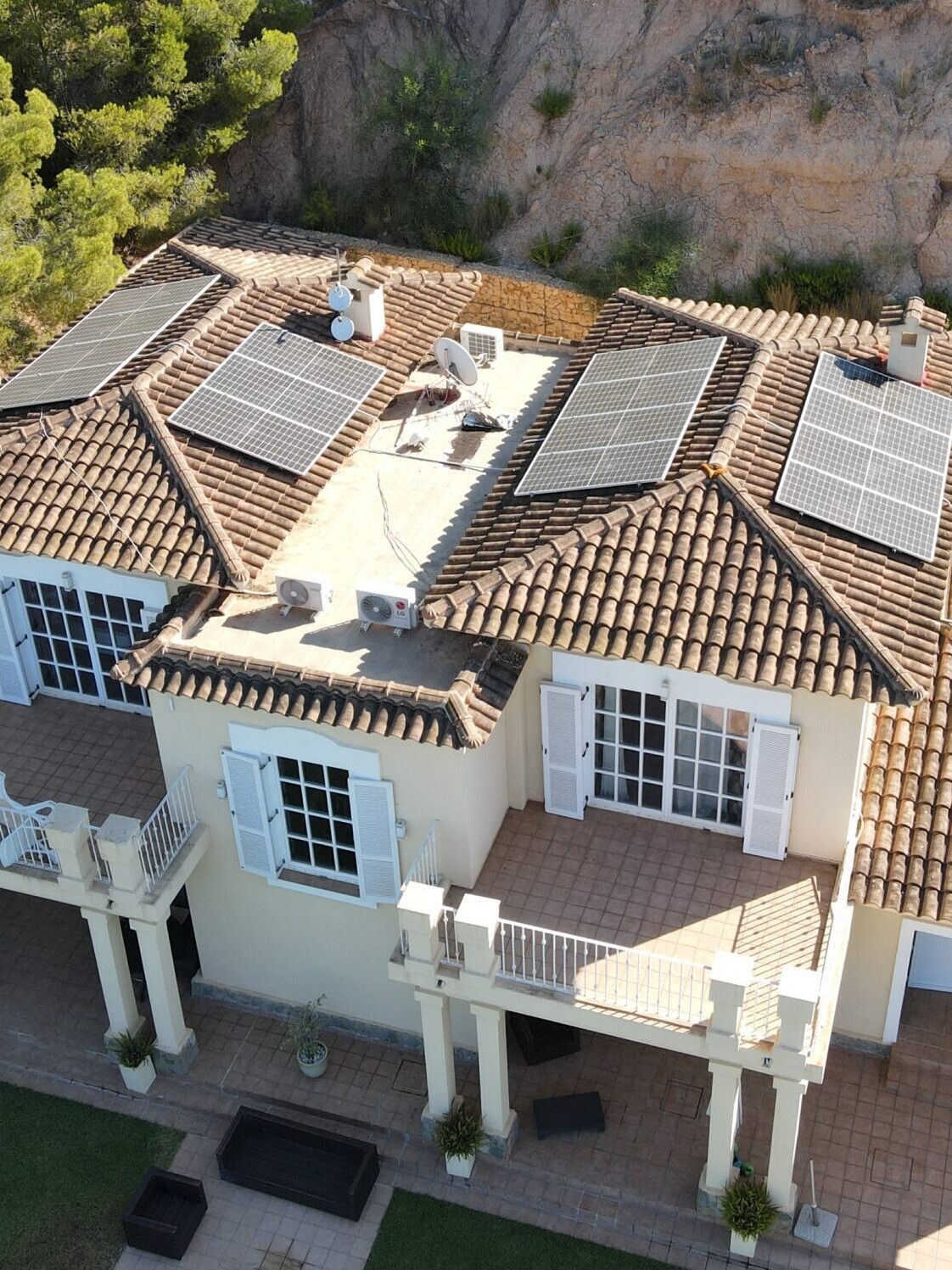 18X 460 wp Zonnepanelen, Altea, Alicante (Hybride systeem)