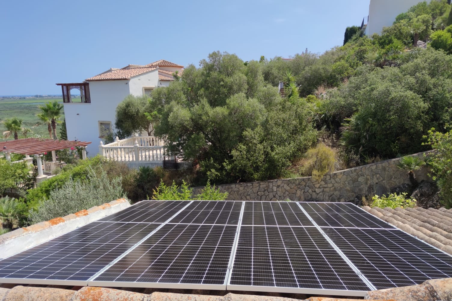 8x 385 & 8x 455 wp Solar Panels, Pego Alicante (Hybrid system)